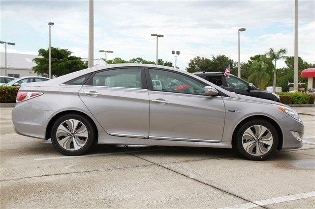 Hyundai Sonata Hybrid 2013 photo 3