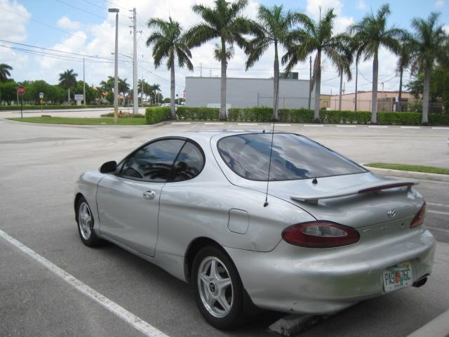 Hyundai Tiburon 1999 photo 3