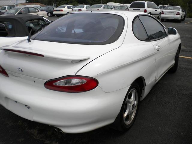 Hyundai Tiburon 1999 photo 2