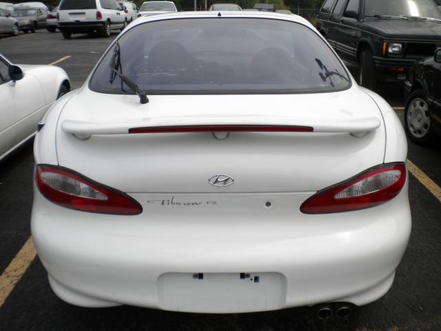 Hyundai Tiburon 1999 photo 3