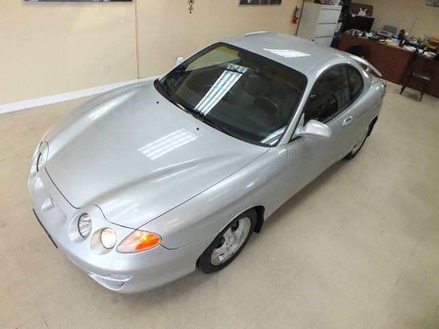 Hyundai Tiburon 2001 photo 3