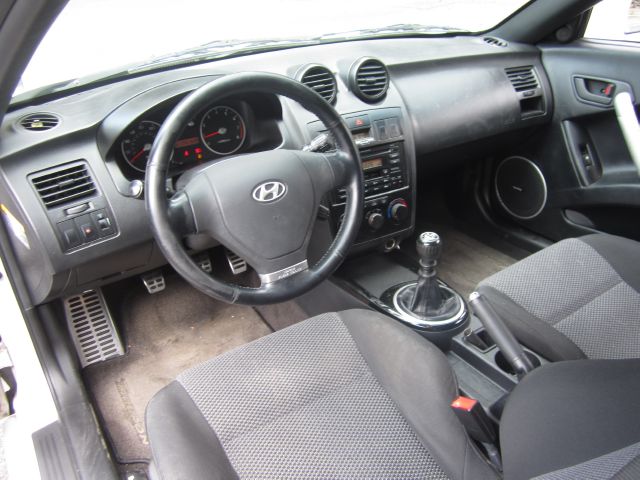 Hyundai Tiburon 2003 photo 2