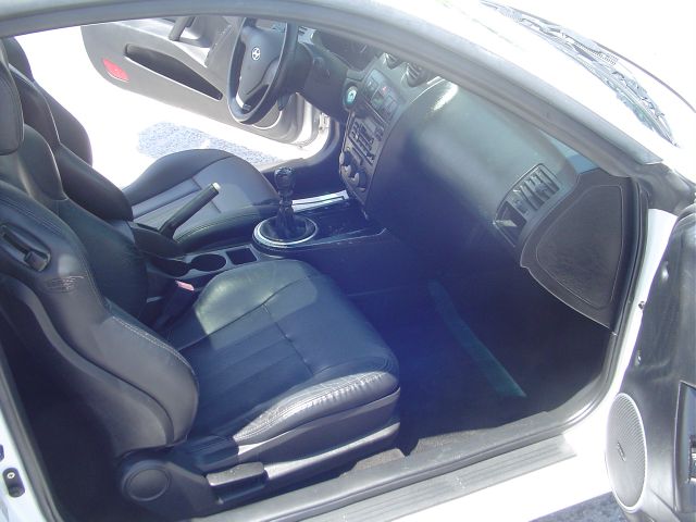 Hyundai Tiburon 2003 photo 3