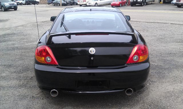 Hyundai Tiburon 2003 photo 2