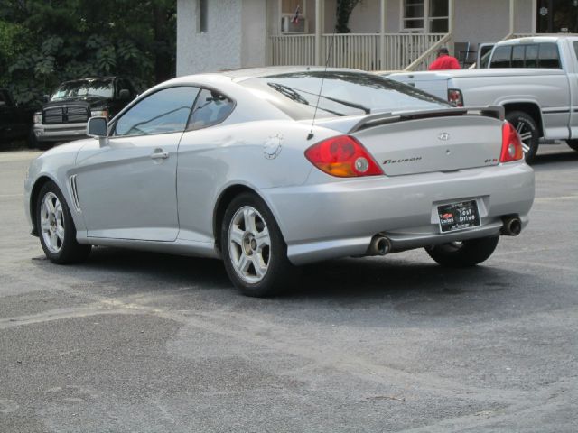 Hyundai Tiburon 2003 photo 3