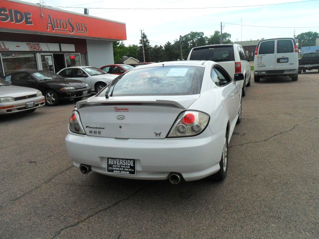 Hyundai Tiburon 2003 photo 2