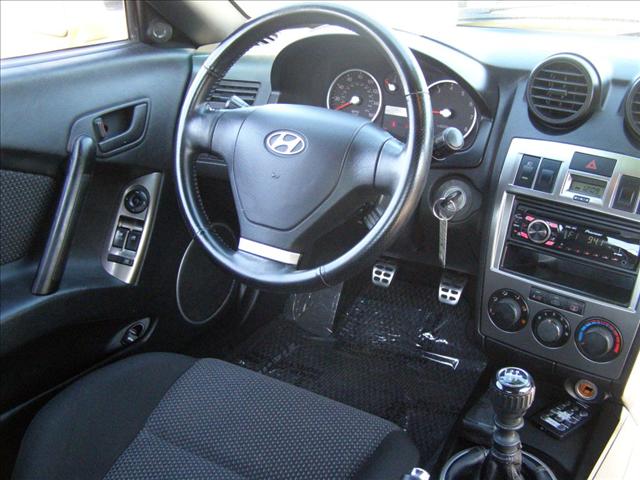 Hyundai Tiburon 2004 photo 4