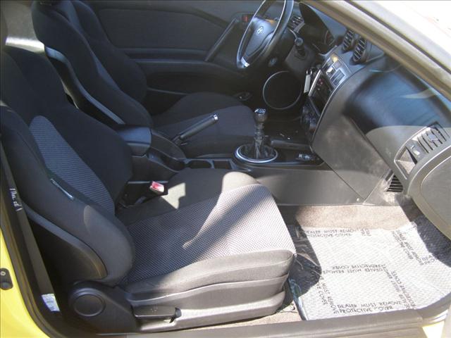 Hyundai Tiburon 2004 photo 5