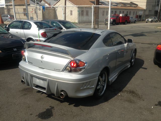 Hyundai Tiburon 2004 photo 3