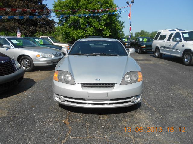 Hyundai Tiburon 2004 photo 2