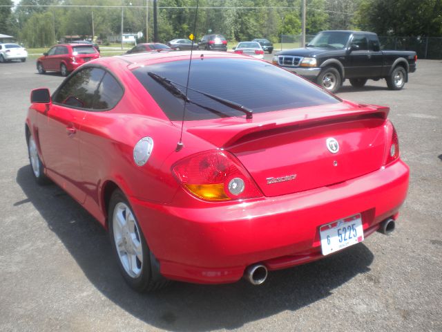 Hyundai Tiburon 2004 photo 2