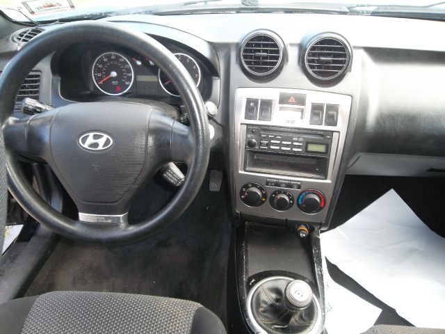 Hyundai Tiburon 2004 photo 1