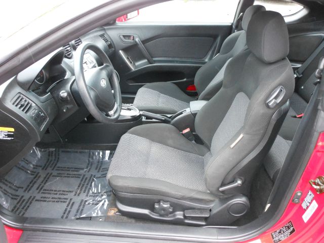 Hyundai Tiburon 2004 photo 12