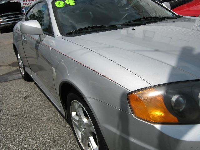 Hyundai Tiburon 2004 photo 2