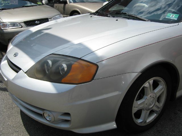 Hyundai Tiburon 2004 photo 3