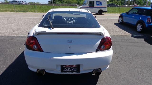 Hyundai Tiburon 2004 photo 2