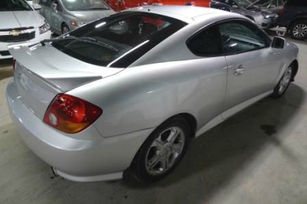 Hyundai Tiburon Base Coupe