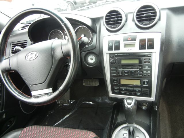 Hyundai Tiburon 2005 photo 8