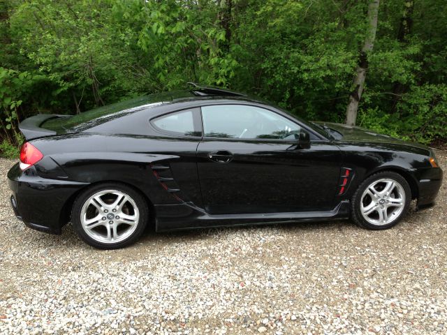 Hyundai Tiburon 2005 photo 2