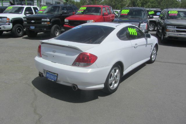 Hyundai Tiburon 2006 photo 16