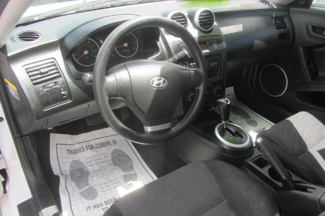 Hyundai Tiburon 2006 photo 17