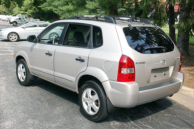 Hyundai Tucson S Sedan SUV