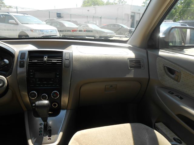 Hyundai Tucson 2005 photo 15