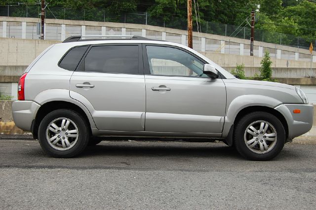 Hyundai Tucson 2002 Saturn SUV