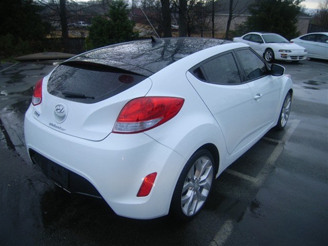 Hyundai Veloster Base Unspecified