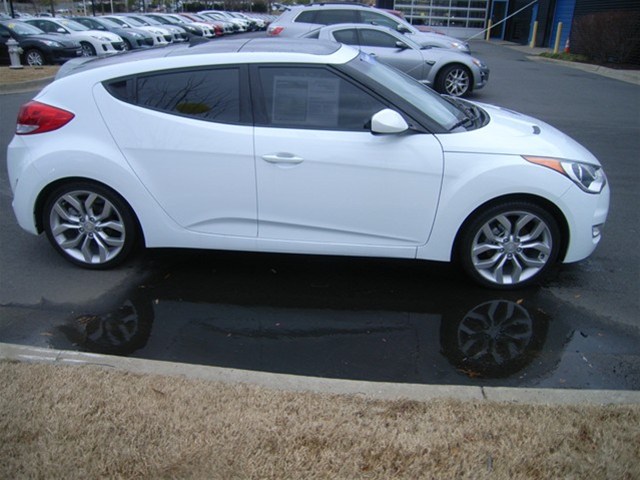 Hyundai Veloster Base Unspecified