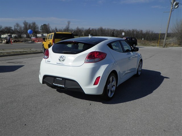 Hyundai Veloster Base Unspecified