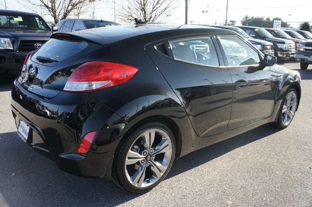 Hyundai Veloster Base Unspecified