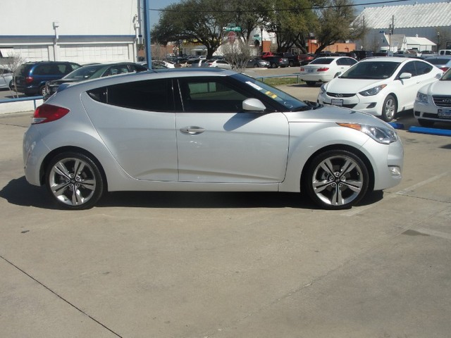 Hyundai Veloster Base Unspecified