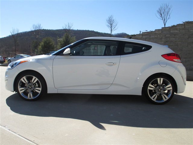 Hyundai Veloster Base Unspecified