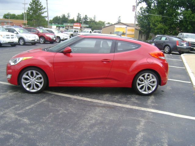 Hyundai Veloster Base Hatchback