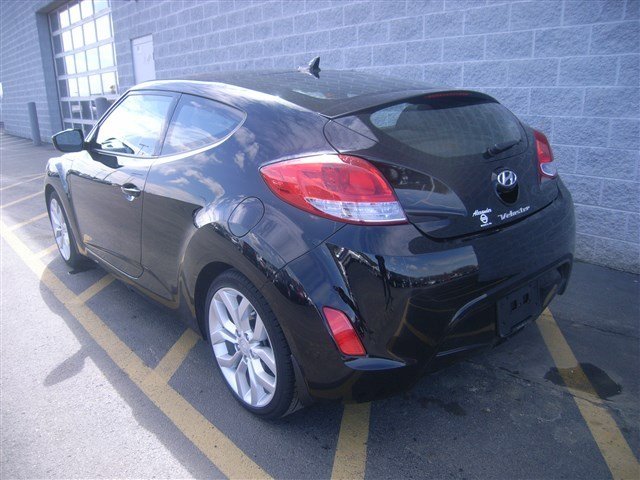 Hyundai Veloster Base Unspecified