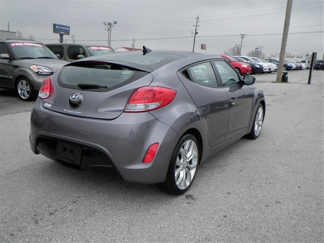 Hyundai Veloster Base Unspecified