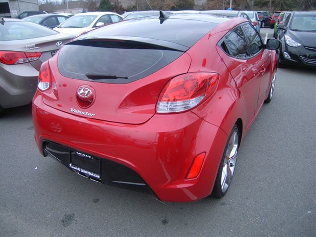 Hyundai Veloster Base Unspecified