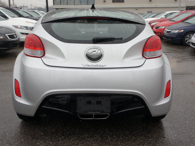 Hyundai Veloster Base Unspecified