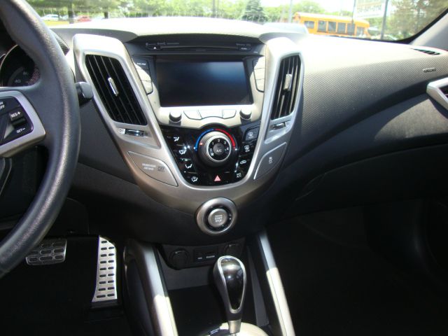 Hyundai Veloster 2012 photo 2