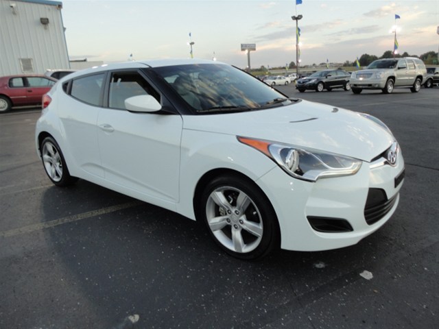 Hyundai Veloster Base Unspecified