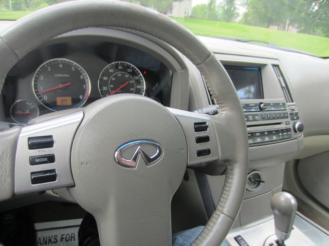 Infiniti FX35 2003 photo 16