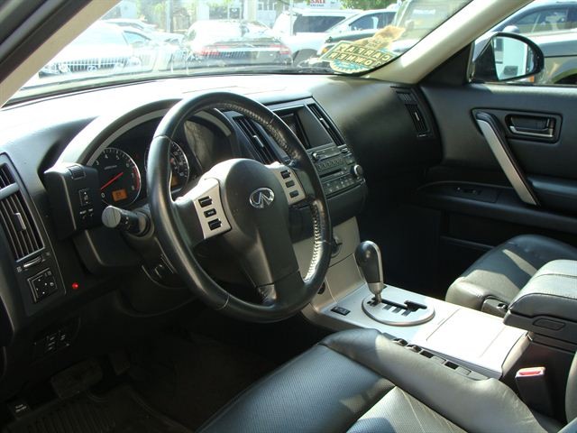 Infiniti FX35 2005 photo 2