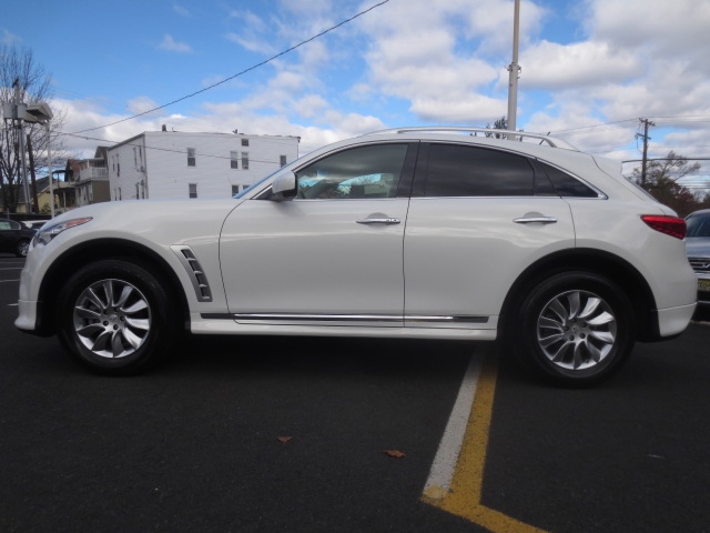 Infiniti FX35 Base Unspecified