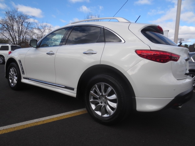 Infiniti FX35 2010 photo 2