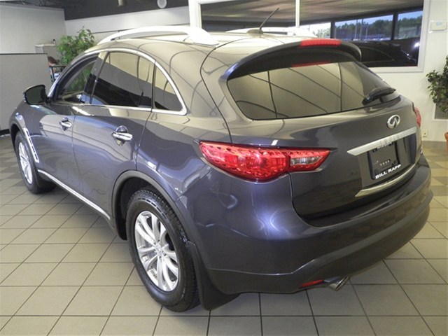 Infiniti FX35 2010 photo 2