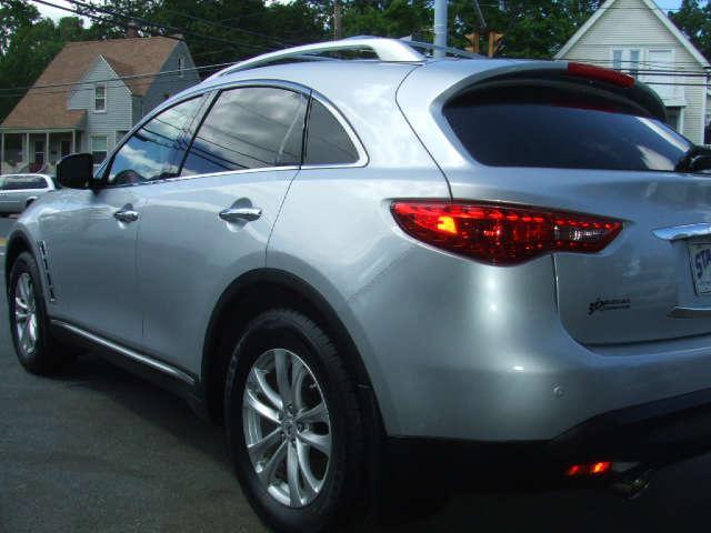 Infiniti FX35 2010 photo 2