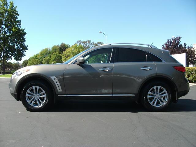 Infiniti FX35 2010 photo 1