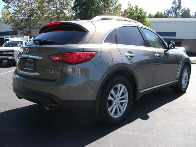 Infiniti FX35 2010 photo 2