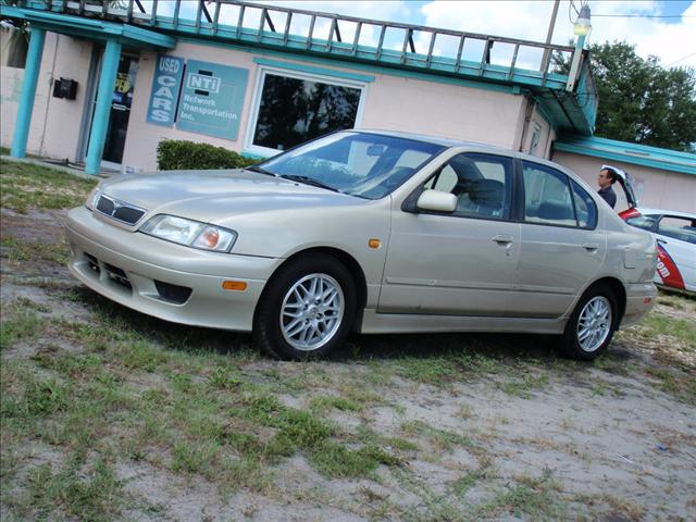 Infiniti G20 Base Sedan